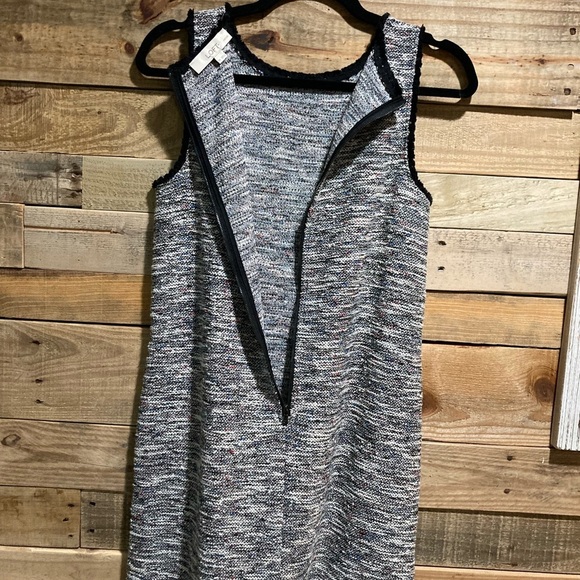 Loft Dress - Picture 3 of 9